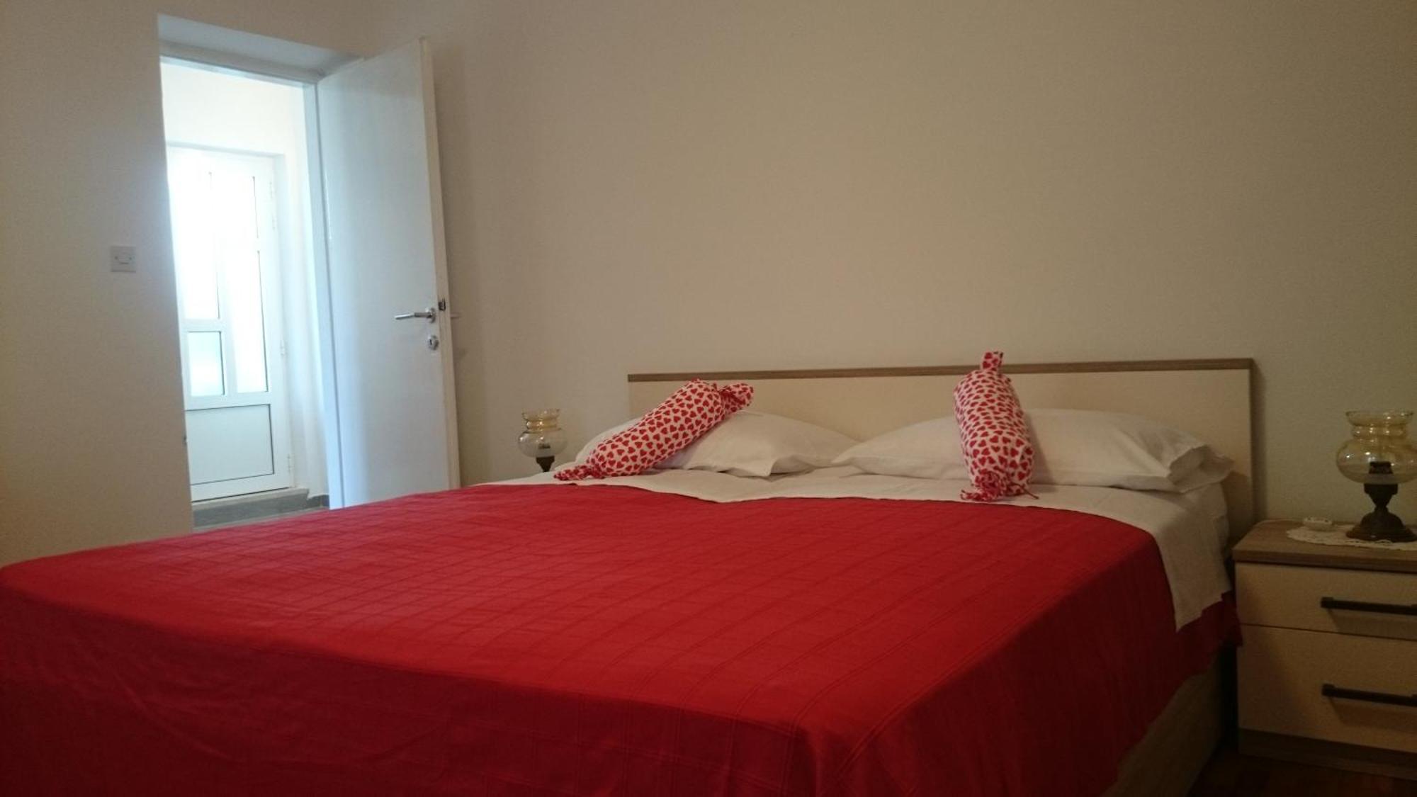 Apartments Grgo ฮวาร์ ภายนอก รูปภาพ