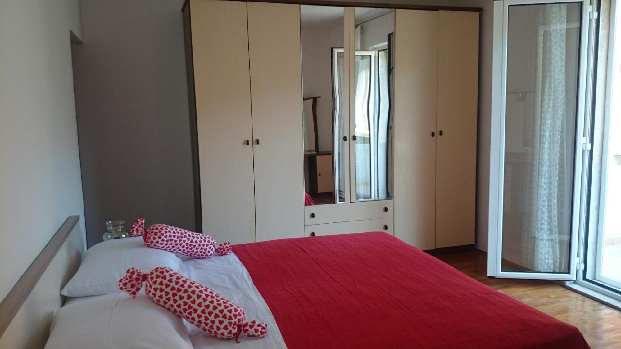 Apartments Grgo ฮวาร์ ภายนอก รูปภาพ