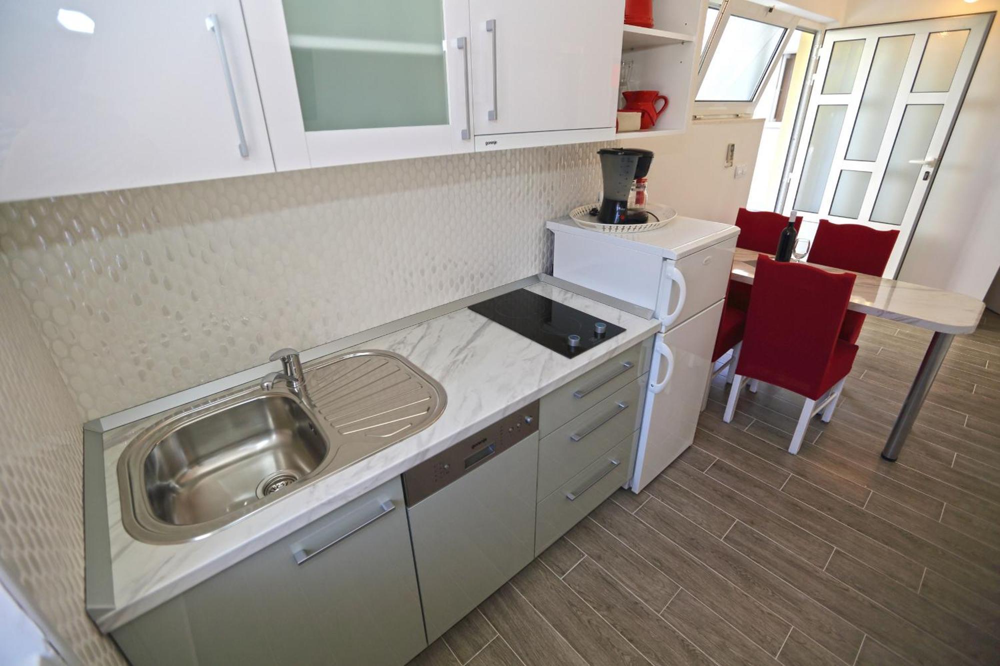 Apartments Grgo ฮวาร์ ภายนอก รูปภาพ