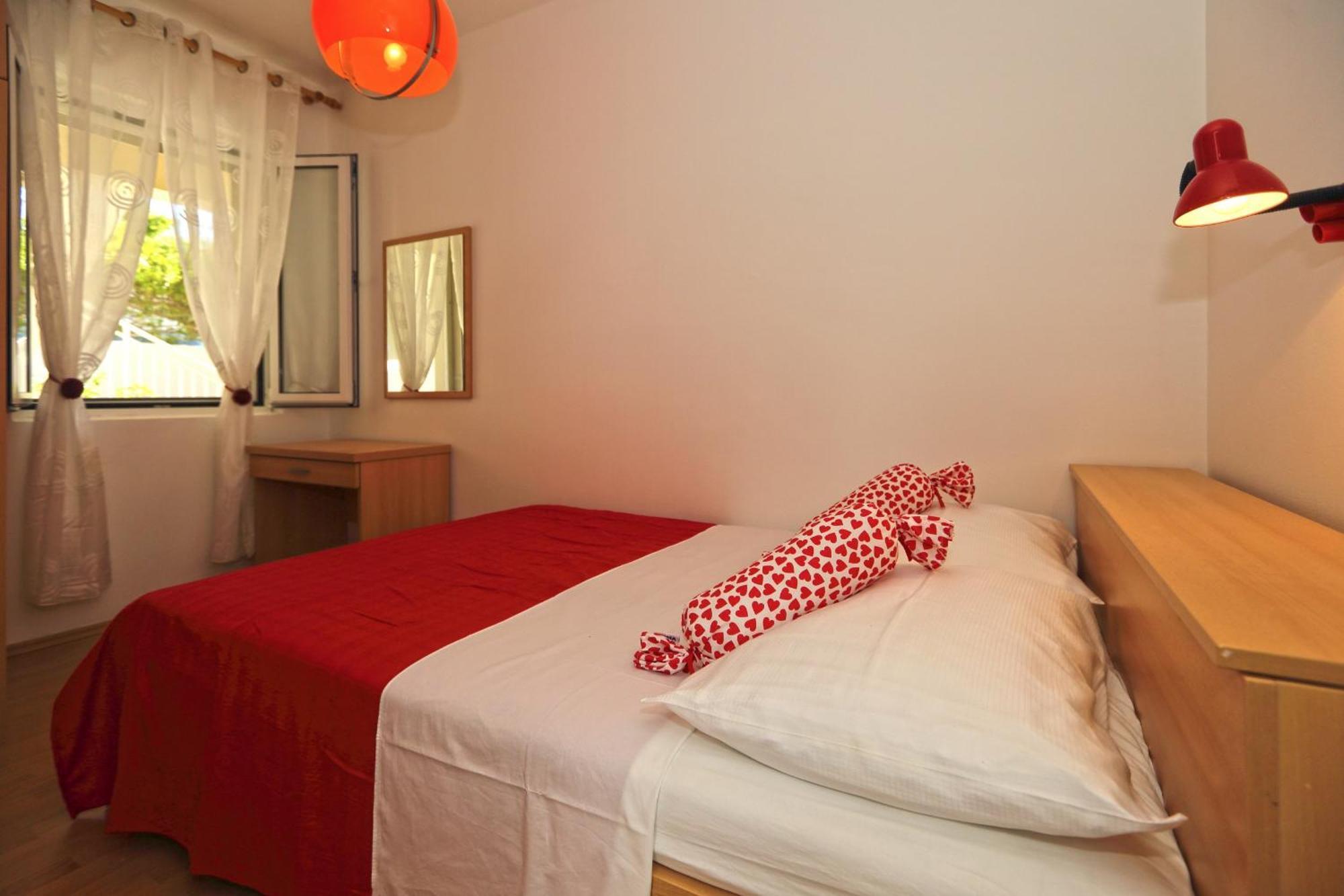 Apartments Grgo ฮวาร์ ภายนอก รูปภาพ