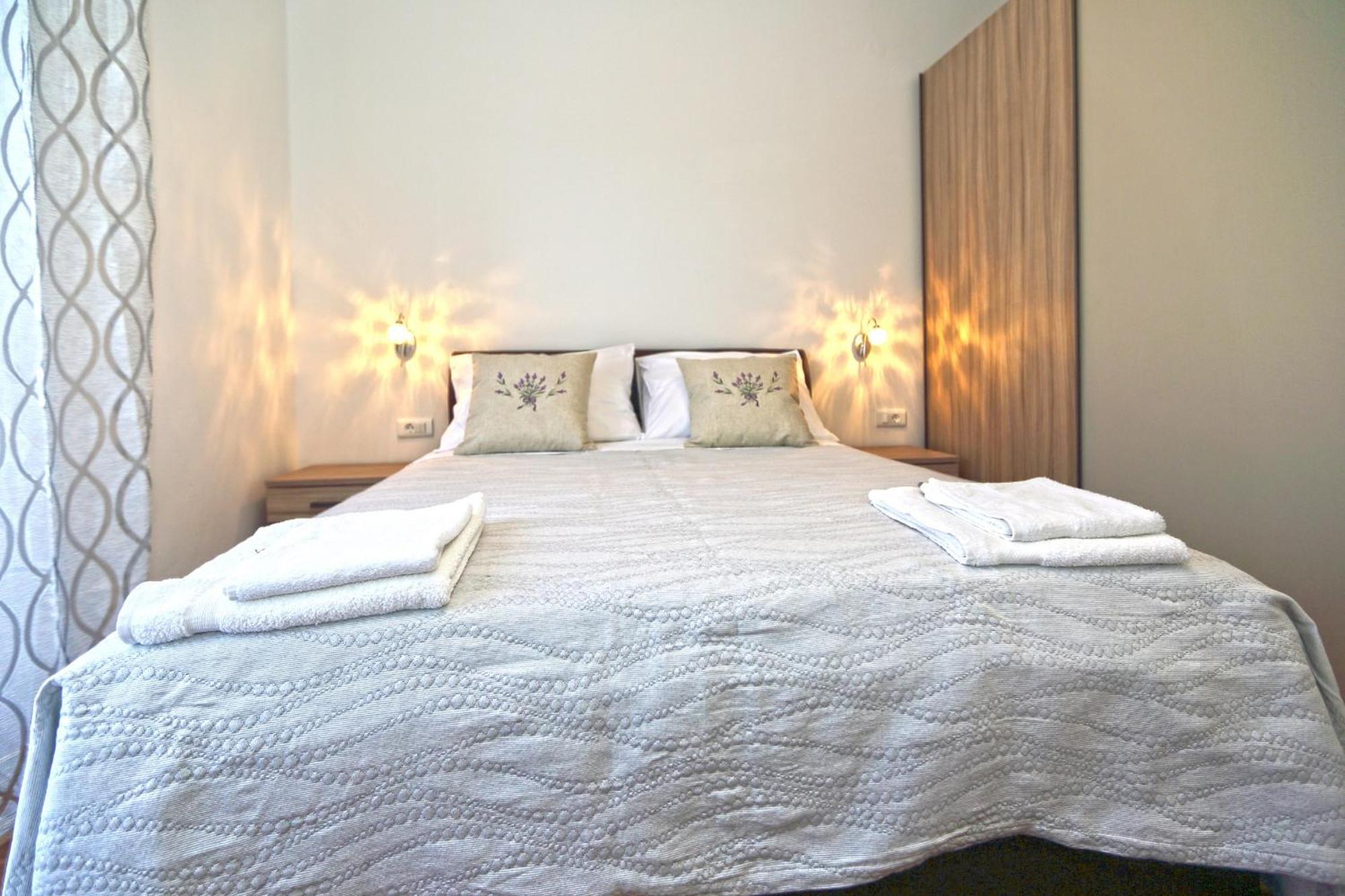 Apartments Grgo ฮวาร์ ภายนอก รูปภาพ