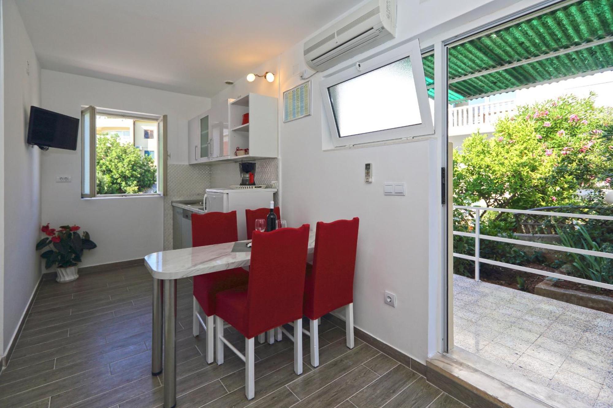 Apartments Grgo ฮวาร์ ภายนอก รูปภาพ