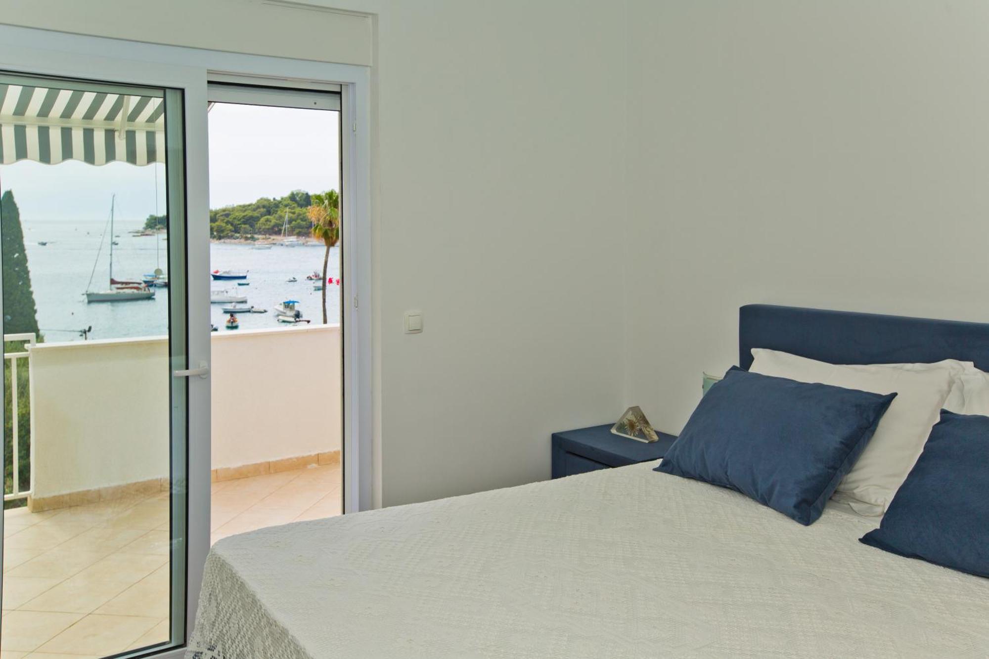 Apartments Grgo ฮวาร์ ภายนอก รูปภาพ