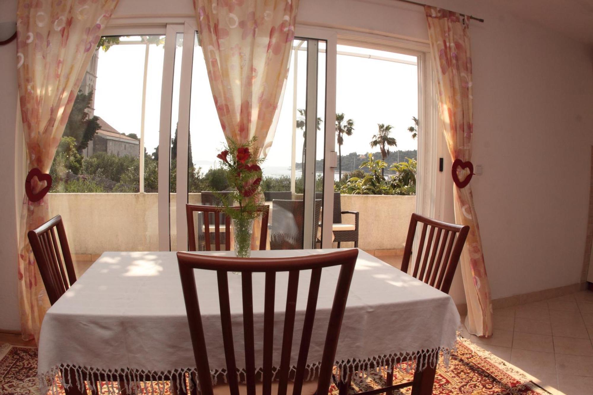 Apartments Grgo ฮวาร์ ภายนอก รูปภาพ