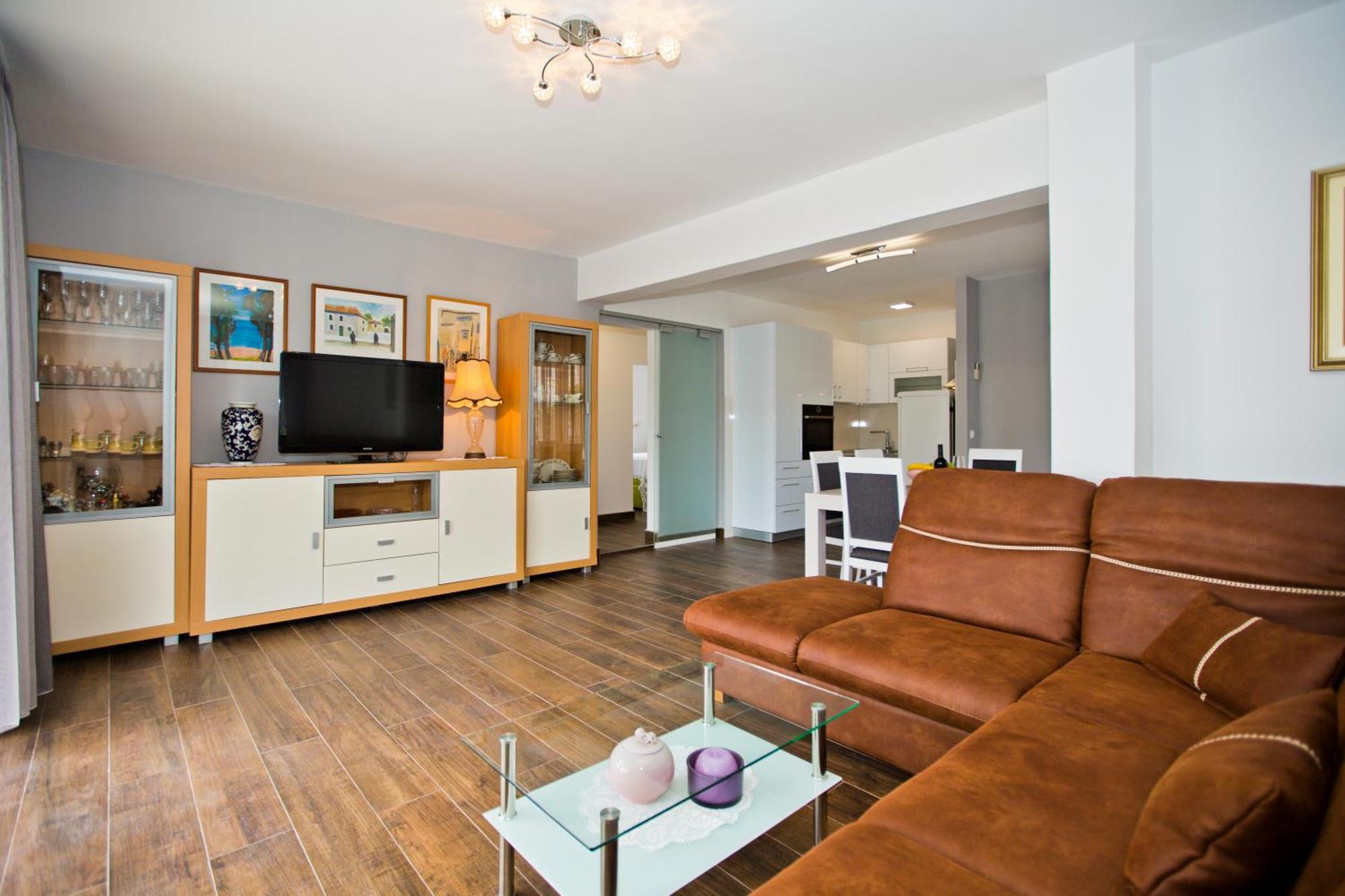 Apartments Grgo ฮวาร์ ภายนอก รูปภาพ