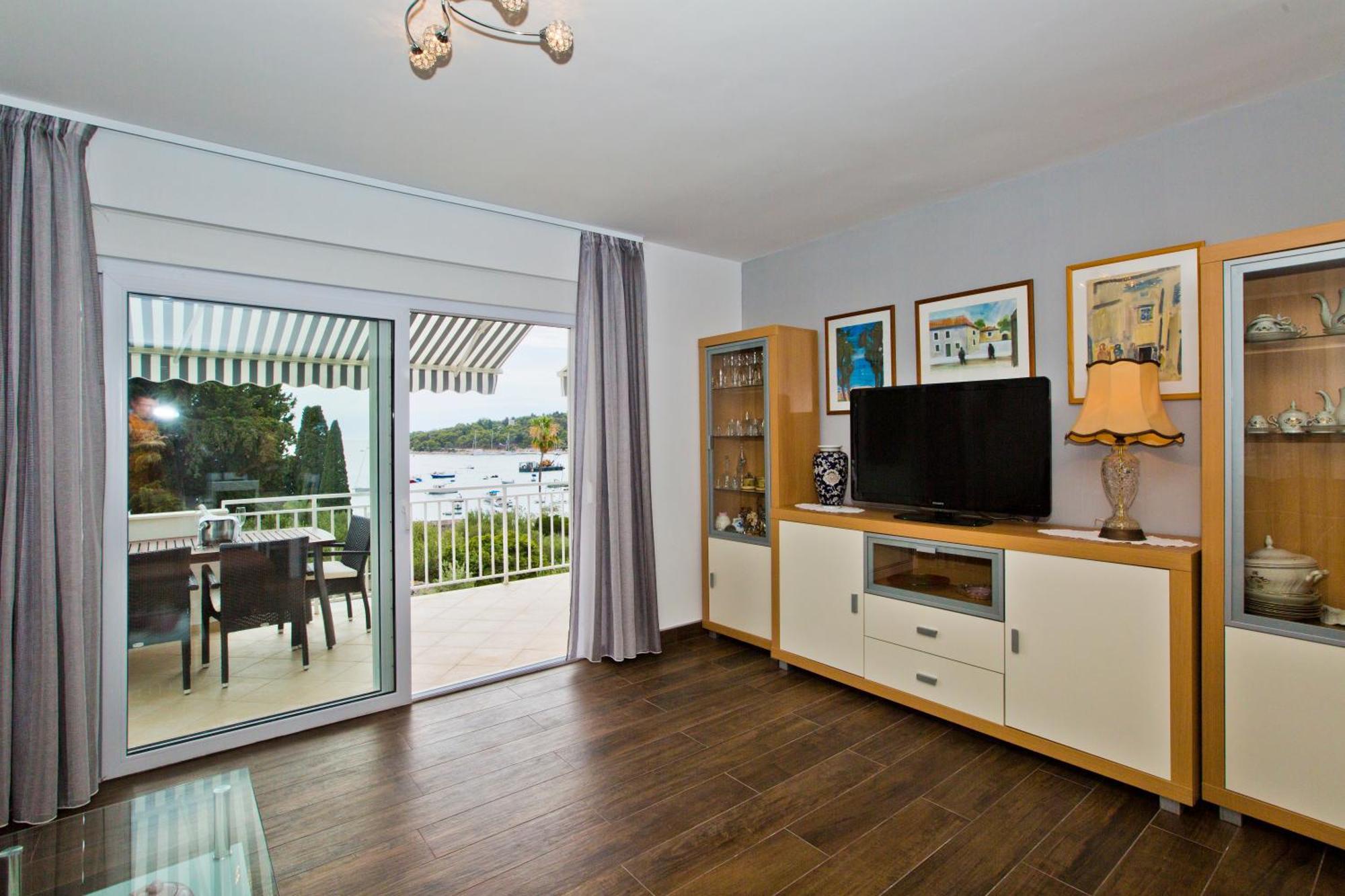 Apartments Grgo ฮวาร์ ภายนอก รูปภาพ