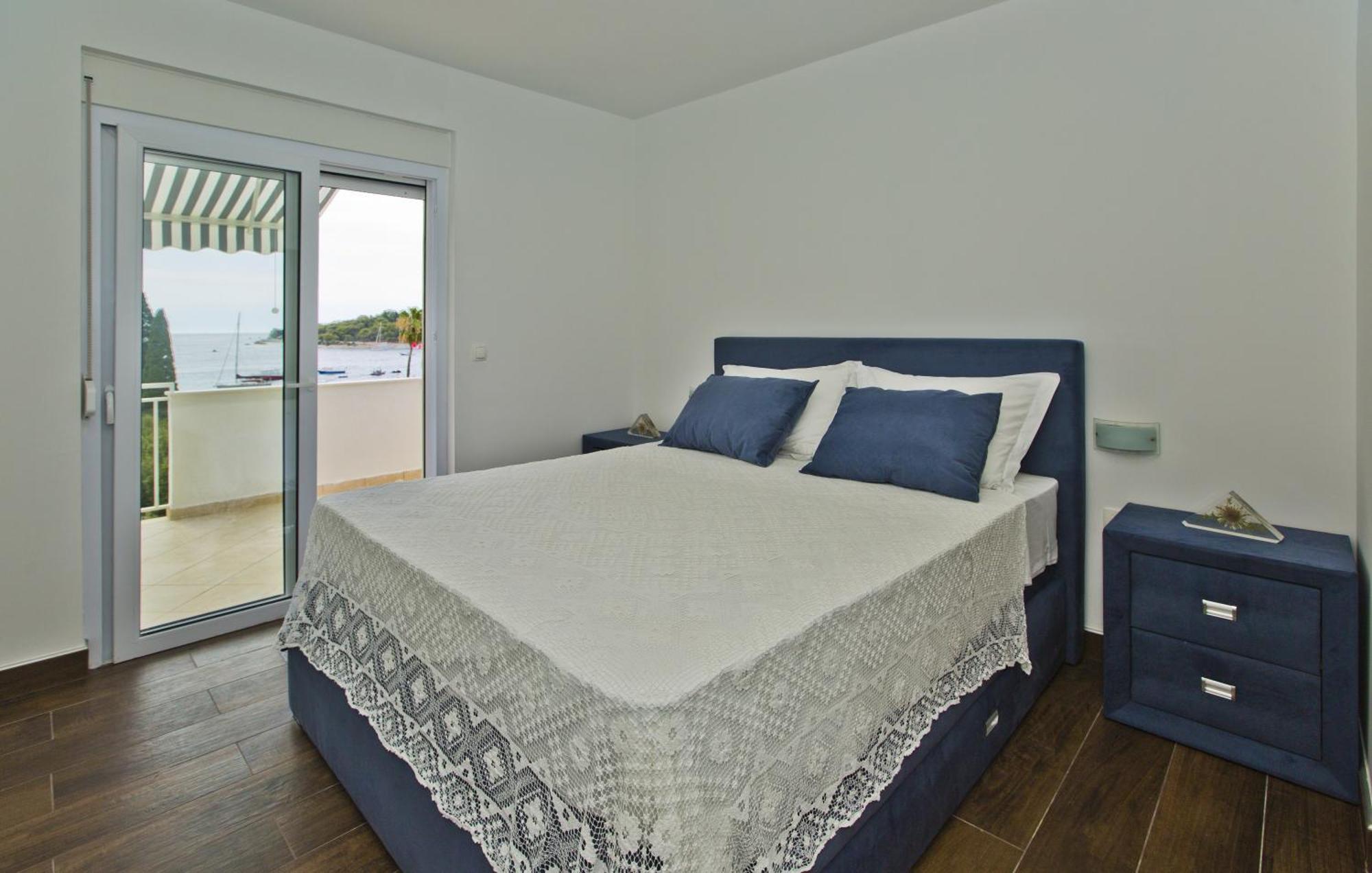Apartments Grgo ฮวาร์ ภายนอก รูปภาพ
