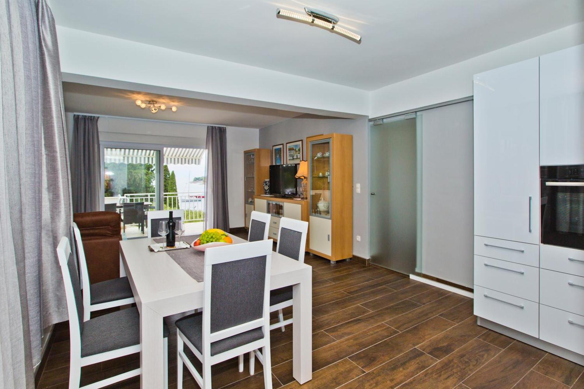 Apartments Grgo ฮวาร์ ภายนอก รูปภาพ