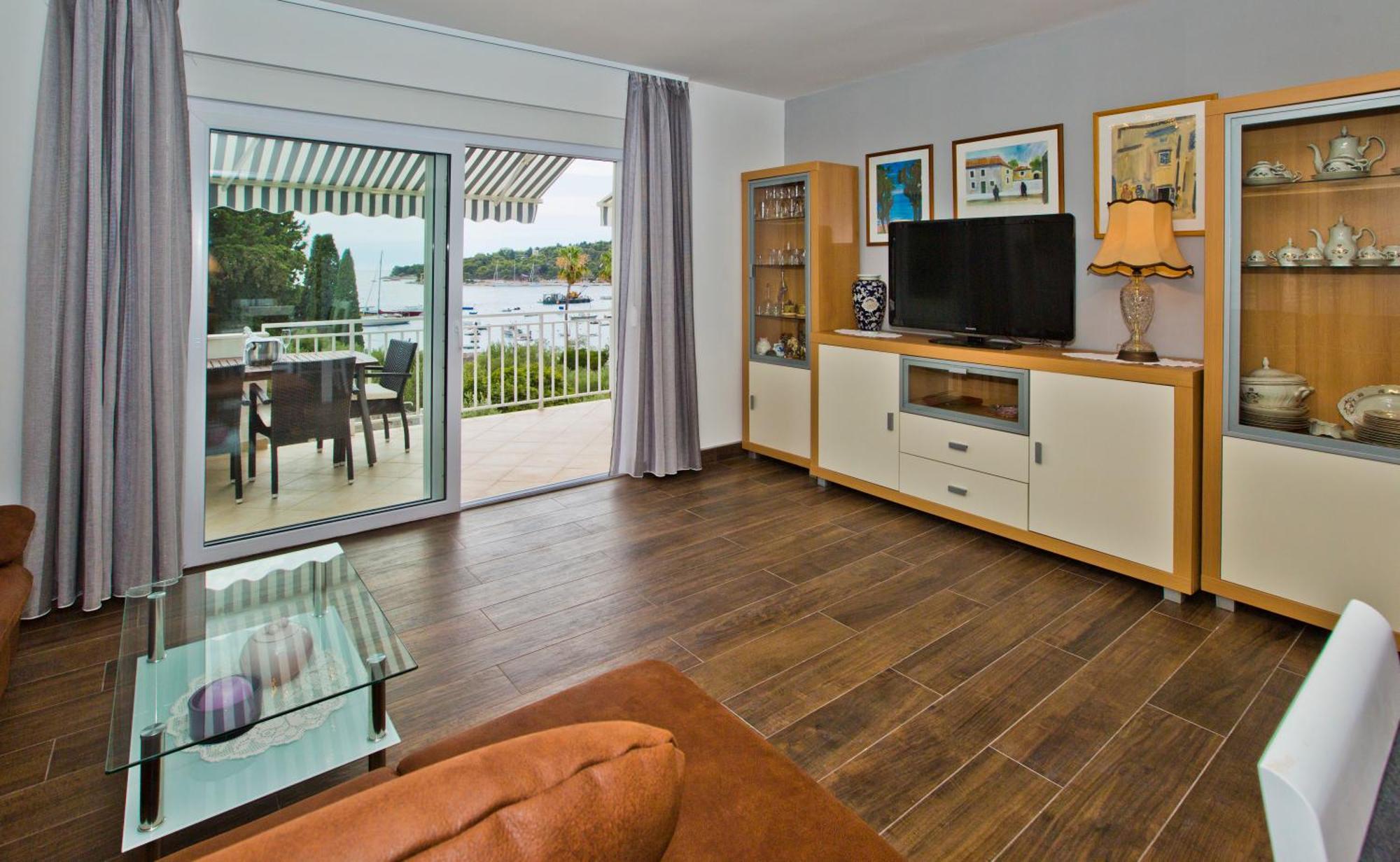 Apartments Grgo ฮวาร์ ภายนอก รูปภาพ
